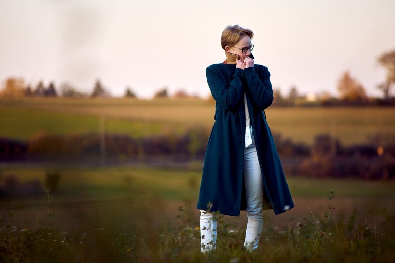 Portrait_outdoor_Herbst_Mantel_1