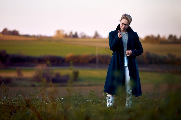 Portrait_outdoor_Herbst_Mantel_2